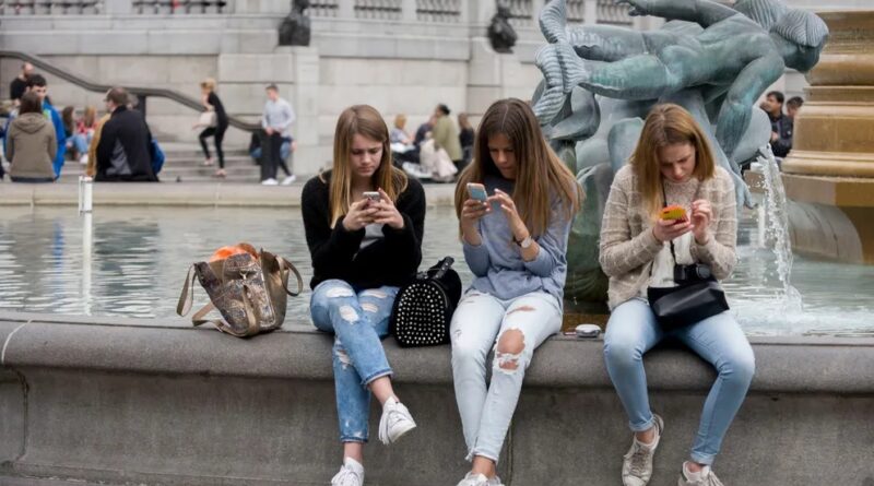 İki parmak nesli ve sanal sosyal mekanlar